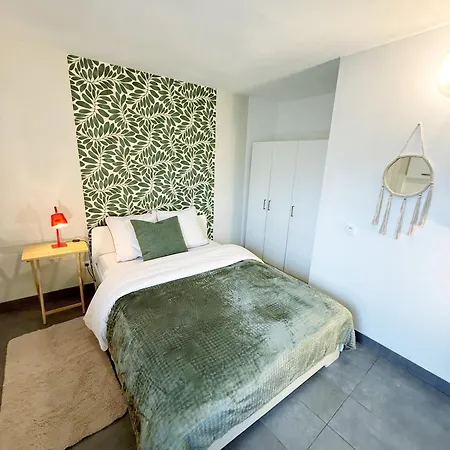 A Cote De La Gare Et La Cite De La Gastronomie Apartment *