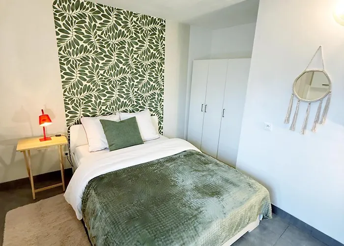 A Cote De La Gare Et La Cite De La Gastronomie Apartment *